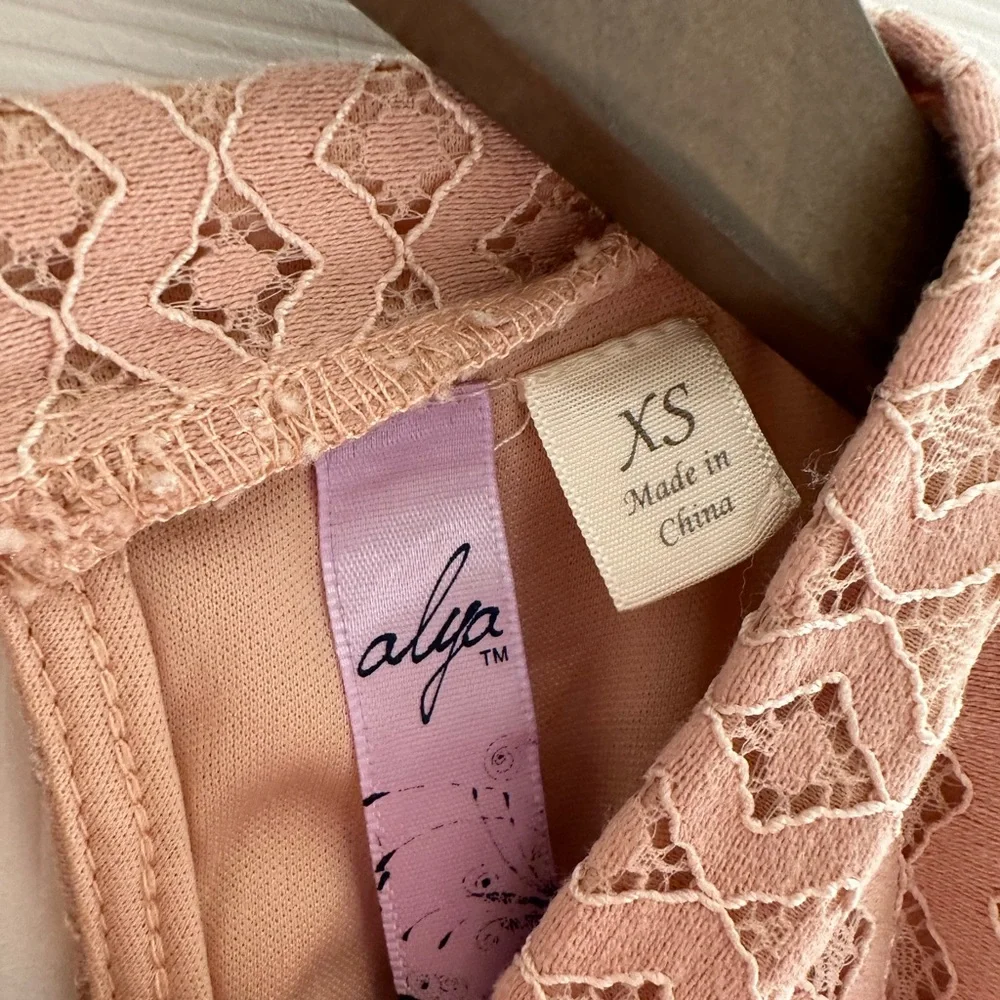 Alya Lace Top - Size XS - Picture 3 of 7